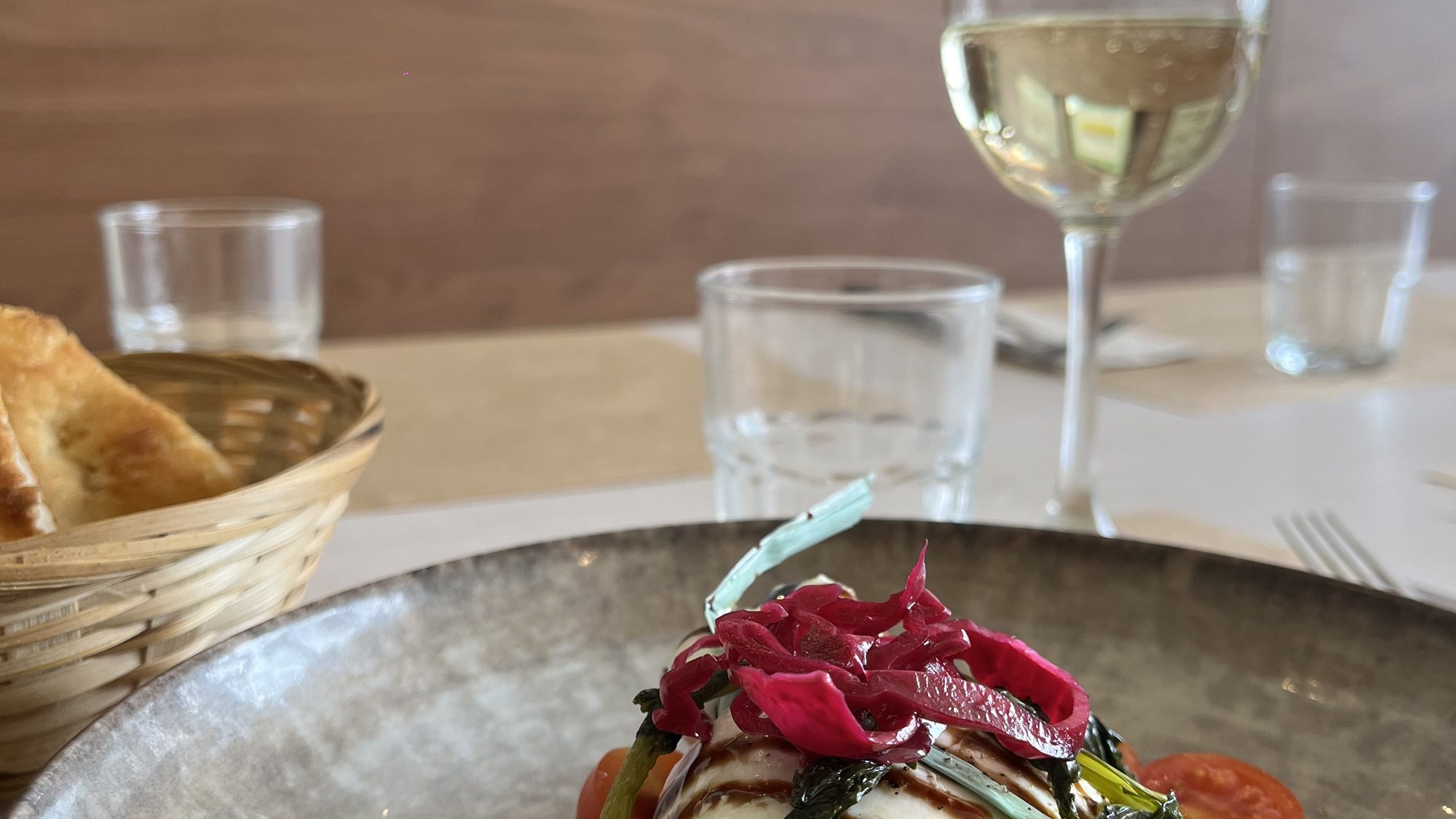 Burrata with cherry tomatoes and balsamic cream, an antipasto at Toscanacci Italian restaurant in Pantin
