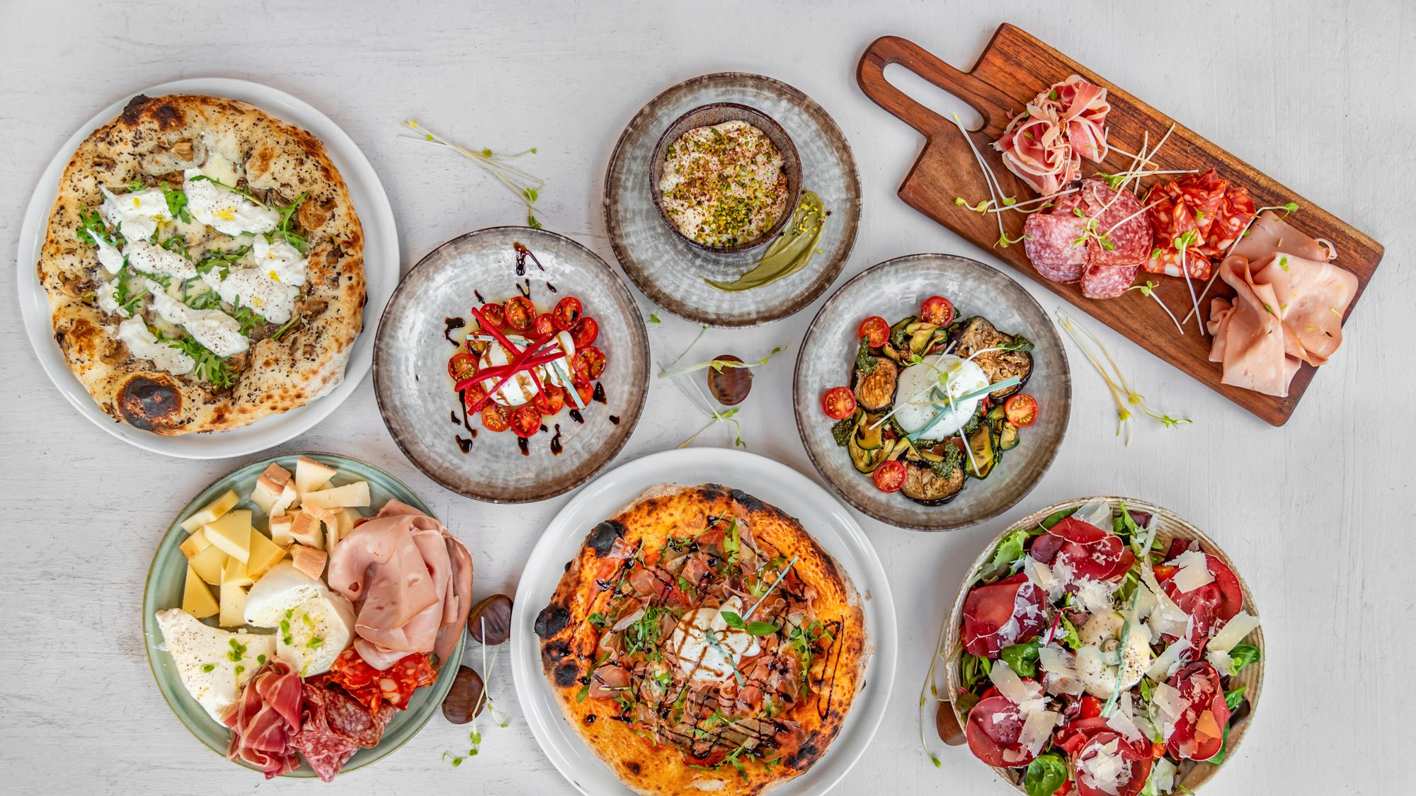 Pizzas, burrata, charcuterie boards and salads at Toscanacci, Italian restaurant in Pantin